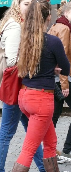 look at that plump of ass.. sexy!
