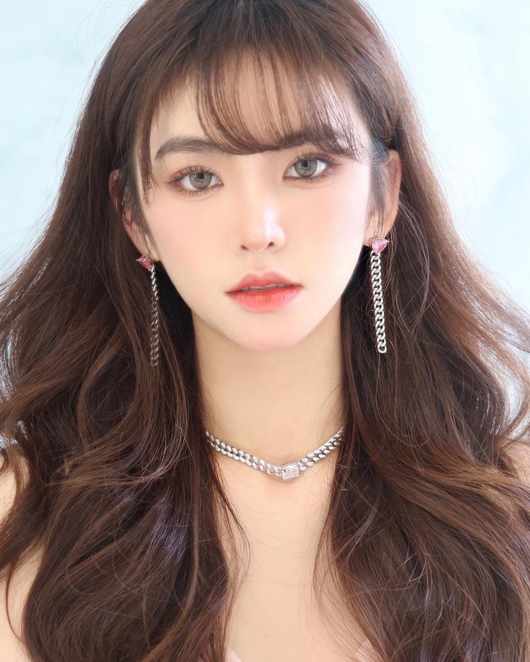 10/10 - Perfect face to skull-fuck silly.