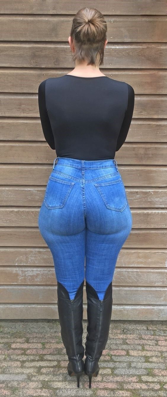 CURVY PHAT ASS