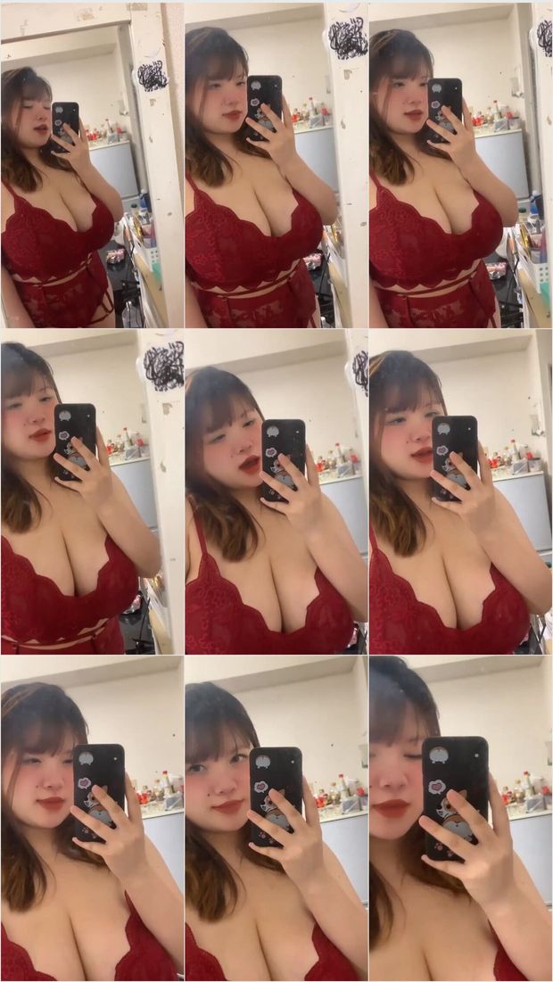 Asian Vietnamese Selfie - Trang