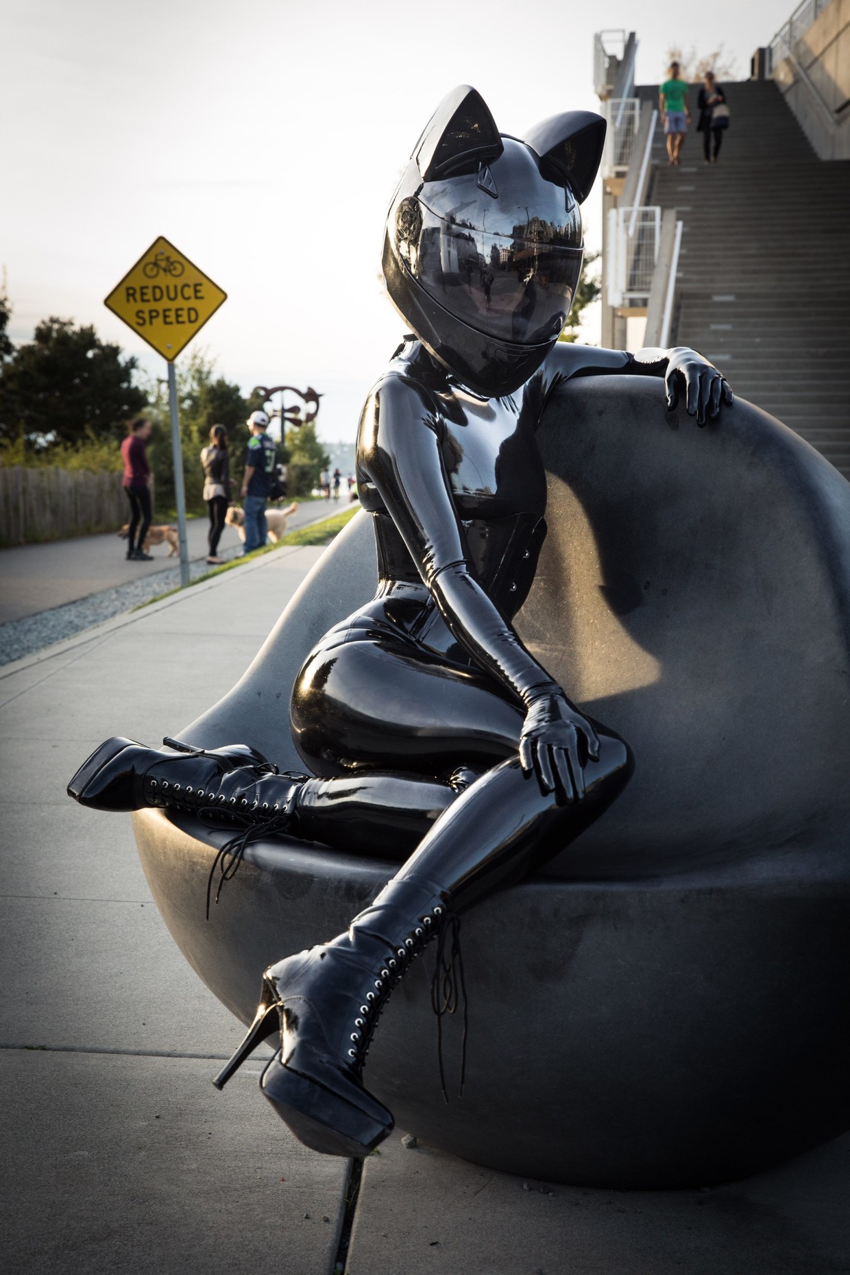 Es Black latex cat playbeauties