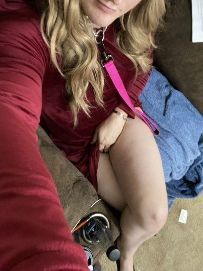 Put a leash on this dog and I’ll warship any dom