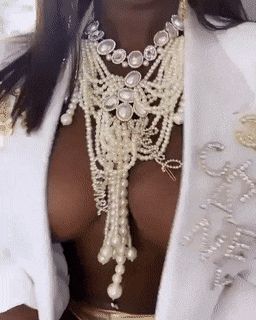 Amara La Negra making her boobs dance