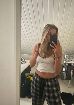 Teen Mirror Selfie