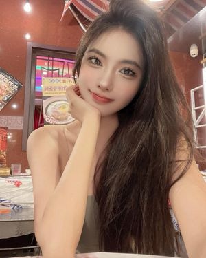 10/10 - Perfect face to skull-fuck silly.