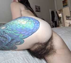 Hair ass + tats