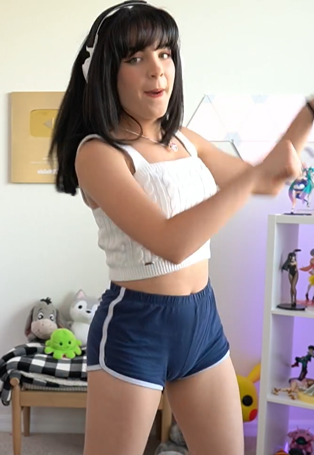 Hot streamer Star Yukii shows her pussy