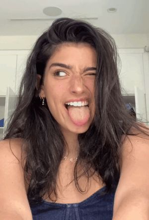 Dixie wants her throat pounded