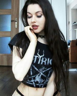 Hot goth