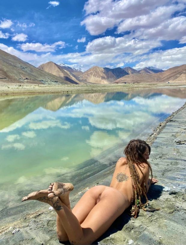 Hippie nude