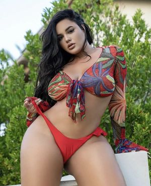 Thick and curvy Latina!! Perfect and delicious