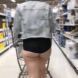 The way all us women with assets should dress in public