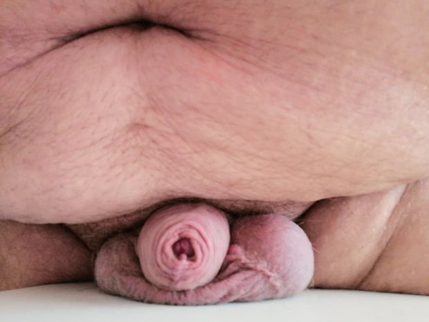 Would love to chew on his thick foreskin and make him cum in my mouth! Mmmm!