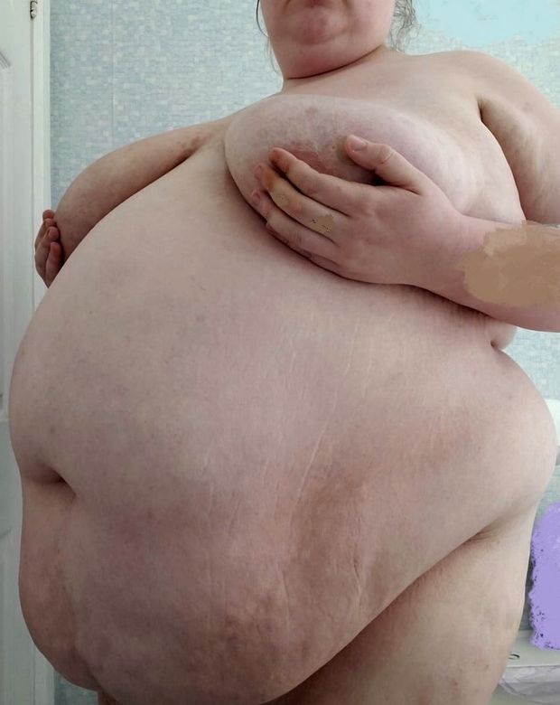 OMG I could spend many days under that beautiful  belly! YUM!