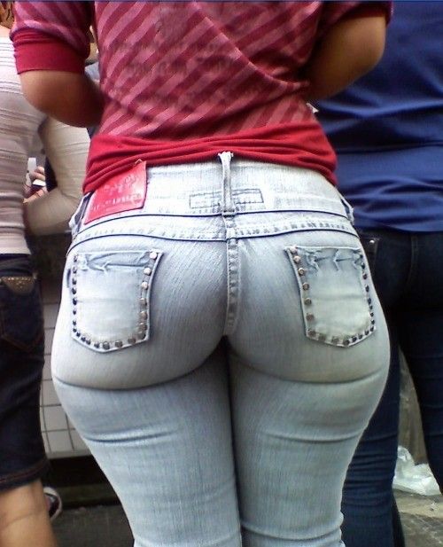 CANDID TEEN BOOTY