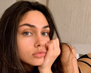 she can't understand why all guys love to fuck her in a cute mouth, but she doesn't mind