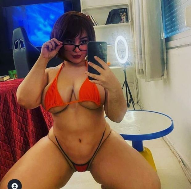 Curvy hot woman
