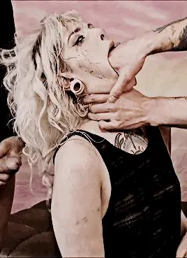 Opening throat of dumb Cockpuppet.