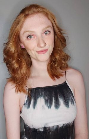 stunning redhead, would love to see her covered in cum