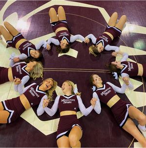 god i love cheerleaders