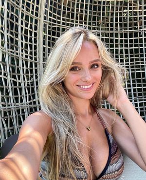 @amysonck with big tits and gorgeous face