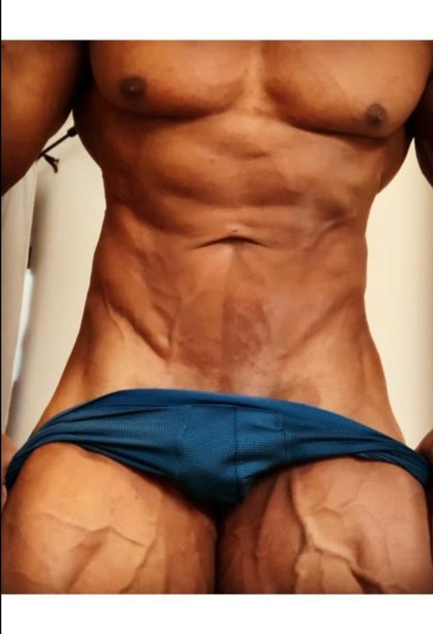 Sexy black guy with an amazing phisyque super hot videos and pics just for uuu suscribe now
