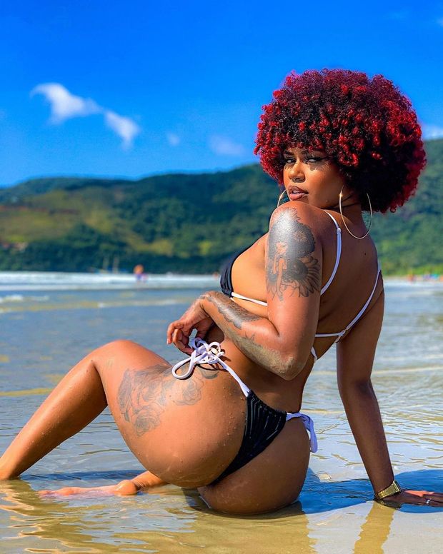 Mariana show her big ass