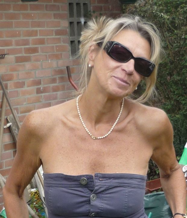 Submissive French Wife Exposed for wanking material