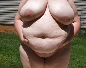 Amazing belly, fat pussy and huge tits! Mmmmm the BEST!