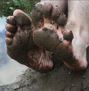 Barefoot bushwalking in the forest leads to extremely dirty filthy manly feet!