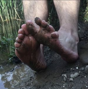 Dirtiest muddy feet of this man