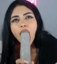 Brunette camgirl dildo bj