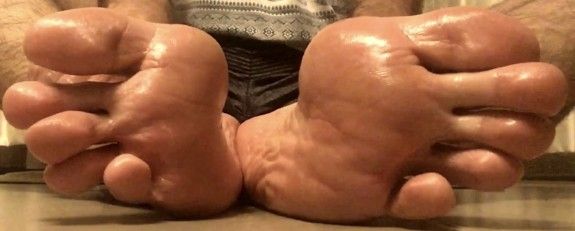 Open up the doors to your heart with my oily big male feet