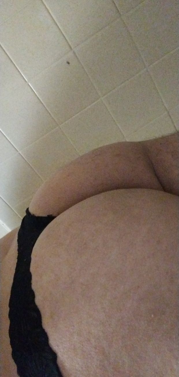 Are you a fan of ass with some stretch marks?