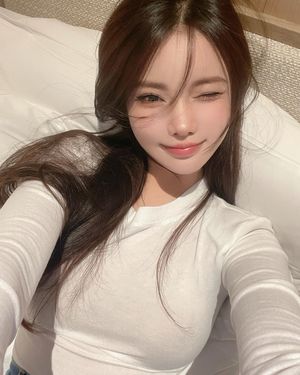 10/10 - Perfect face to skull-fuck silly.