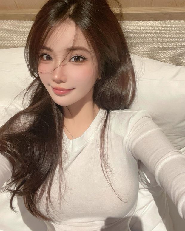 10/10 - Perfect face to skull-fuck silly.