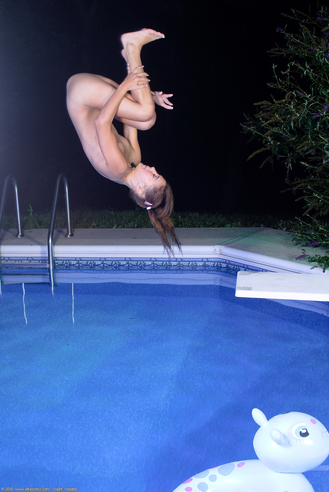 FrontFlip on swimming pool