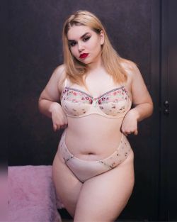 chubby babe