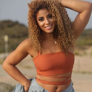 Curvy @yinamenez is so goddamn hot