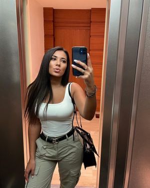 Perfect @nanaelmh in tight top