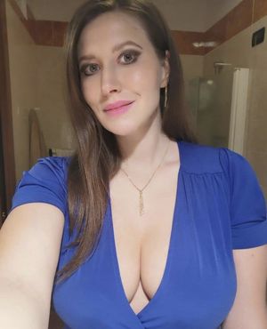 Mommy tits in blue dress