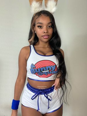 Gorgeous babe in sexy outfit