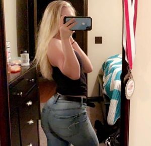 blonde slut nice ass mirror selfie