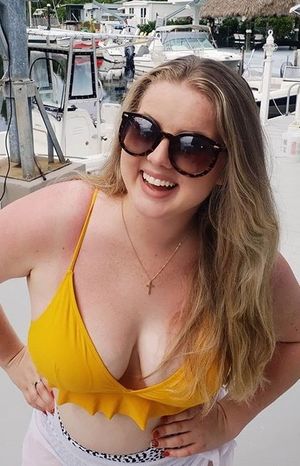 blonde bitch big tits and sunglasses
