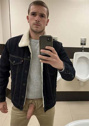 Bi-curious stud in Portland OR looking for a nice big blowjob