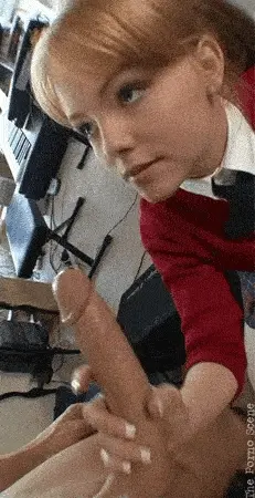 Redhead handjob (who is she please?)