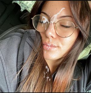 Gorgeous bitch posing with cum in car