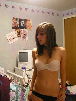 Amateur in strapless bra
