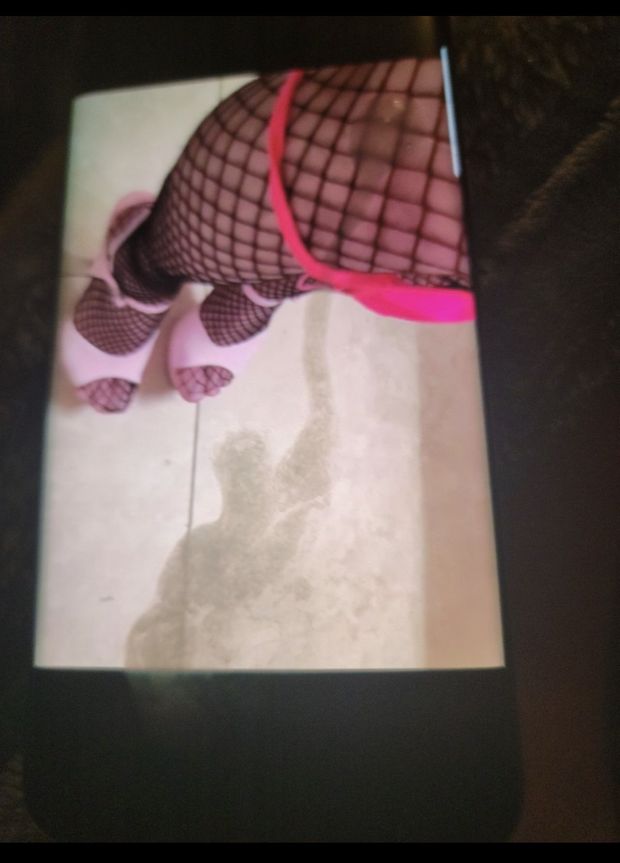 One of my fans gave me a cum tribute. “Cum” talk to me. Kik: shinon70silon60