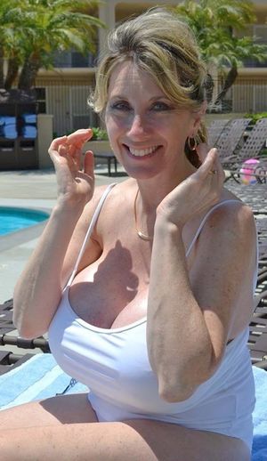 mom at the pool nov21